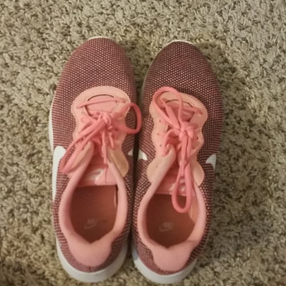 Pink nike shoes